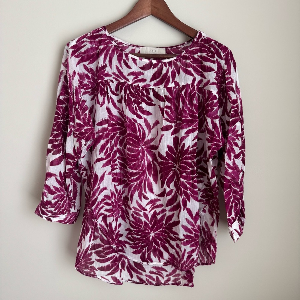 LOFT Women's Purple Floral Top